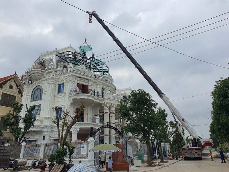 Chúng tôi cho thuê xe cẩu đồ lên cao