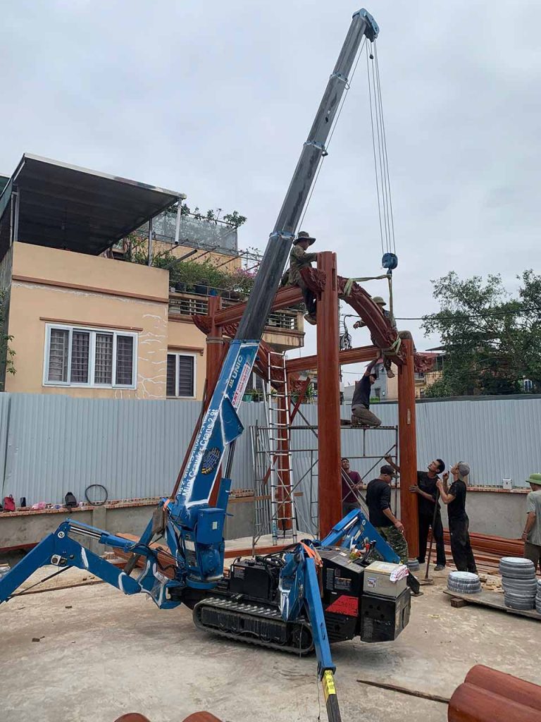 Thuê xe cẩu chân nhện chuyên nghiệp