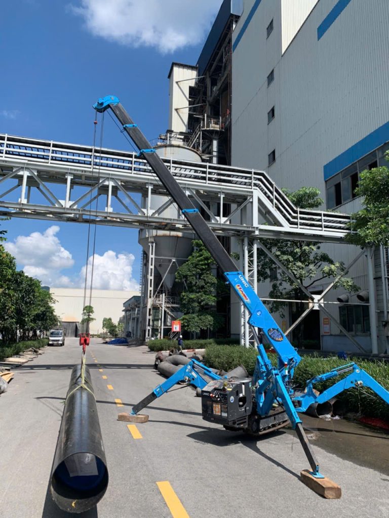 Thuê xe cẩu chân nhện chuyên nghiệp