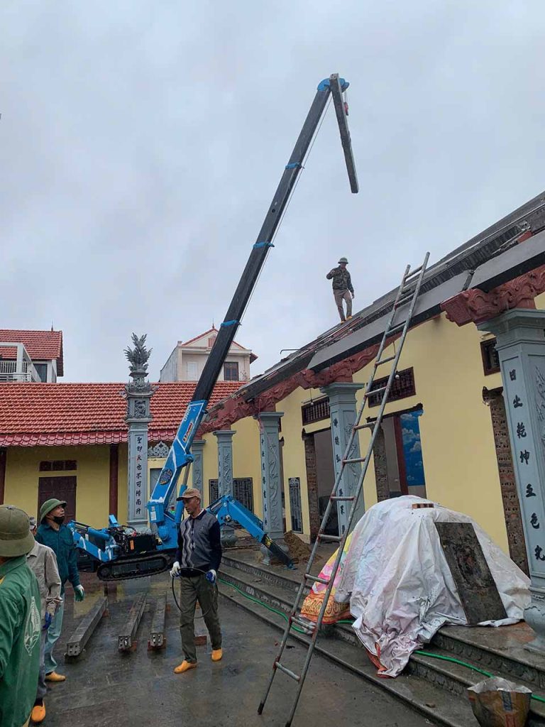 Thuê xe cẩu chân nhện chuyên nghiệp