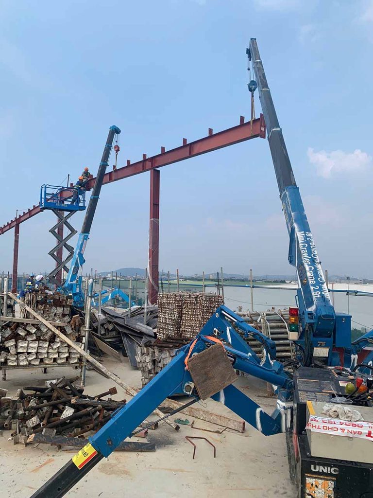 DỊCH VỤ THUÊ XE CẨU LẮP ĐẶT KẾT CẤU THÉP 6 Thuê xe cẩu chân nhện chuyên nghiệp