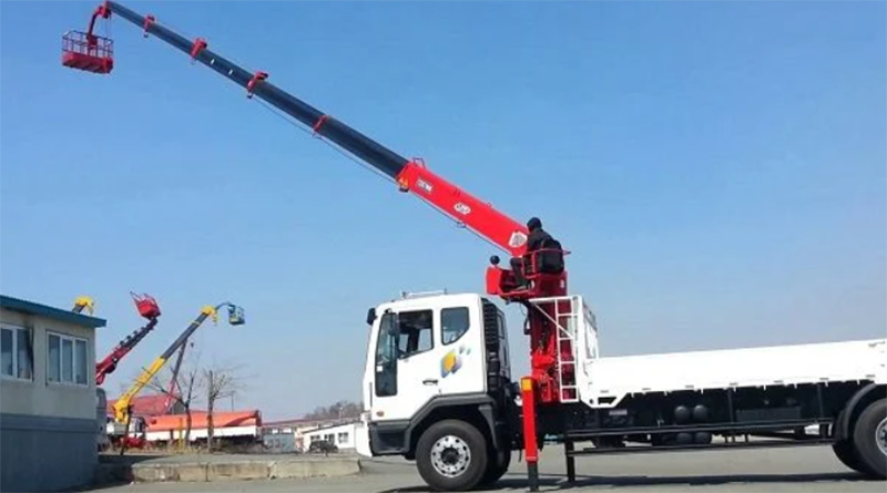 Cho thuê xe cẩu tự hành làm việc trên cao tại Hà Nội