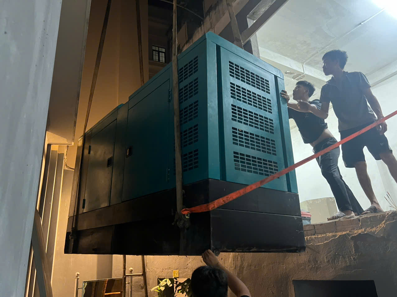 ishida viet nam di chuyen may phat dien 200kva cho cong ty dien luc evn 13