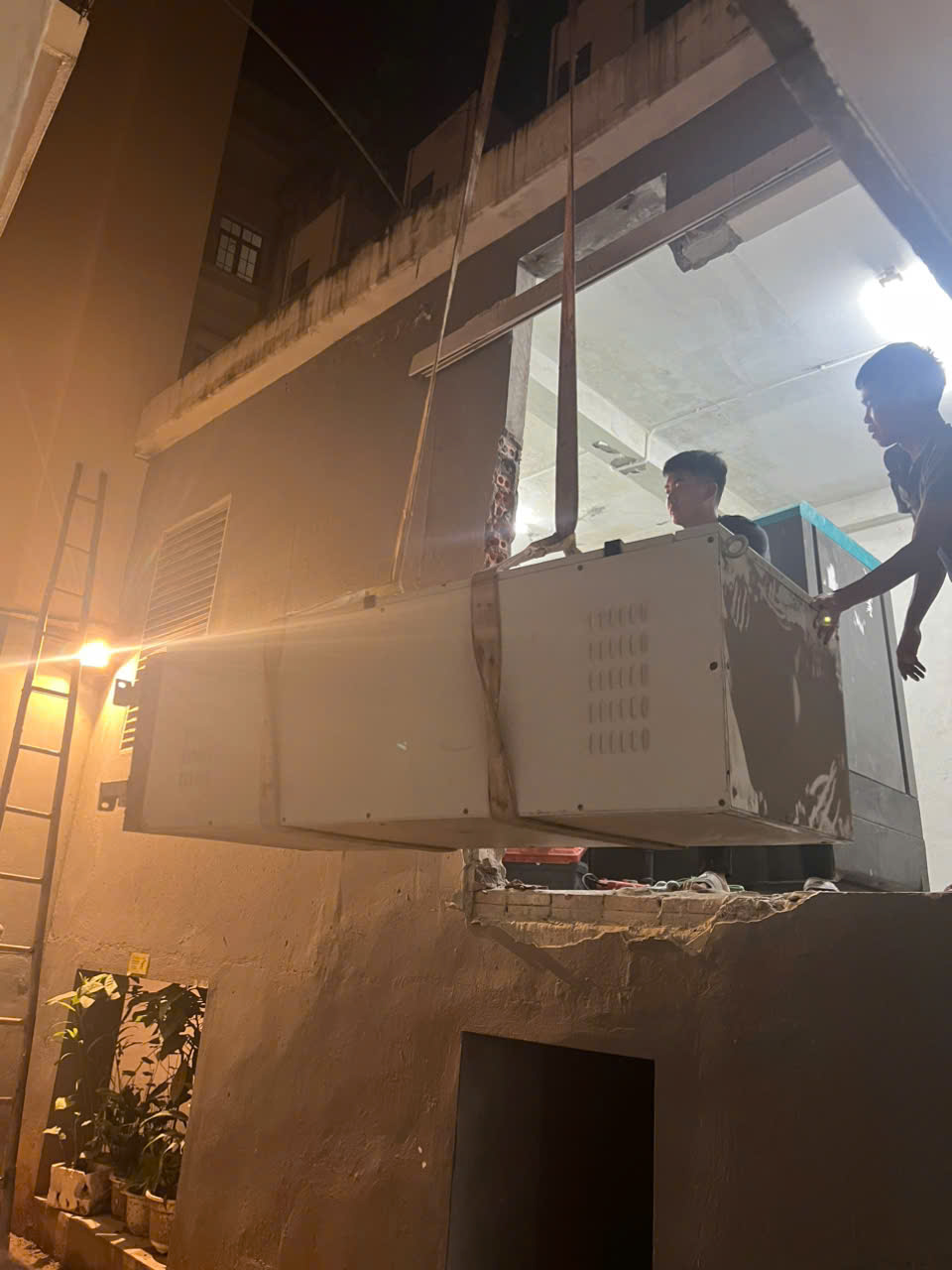 ishida viet nam di chuyen may phat dien 200kva cho cong ty dien luc evn 14