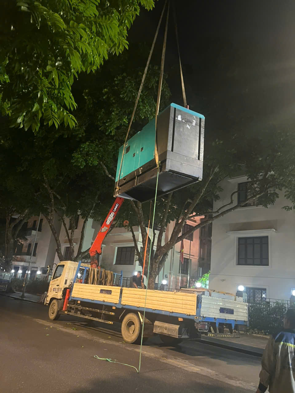 ishida viet nam di chuyen may phat dien 200kva cho cong ty dien luc evn 18