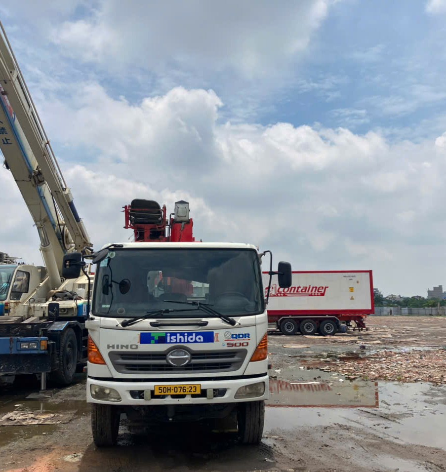 Thuê xe cẩu thùng phục vụ trong dịch vụ logistics – kho bãi – cảng biển