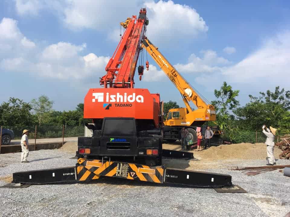 Ishida Việt Nam thuê xe cẩu lắp đặt thang thoát hiểm