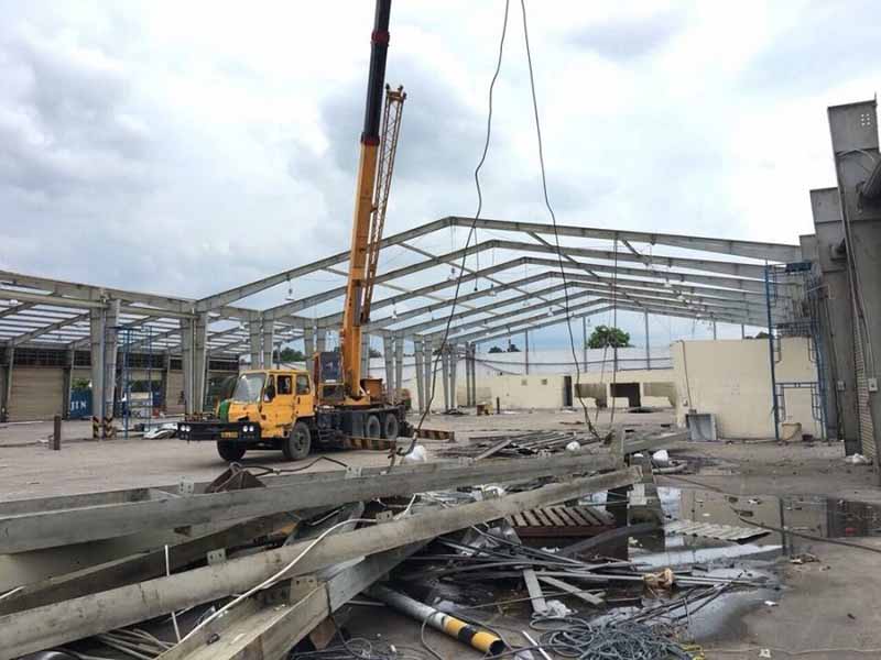 Cẩu lắp dựng kết cấu nhà thép