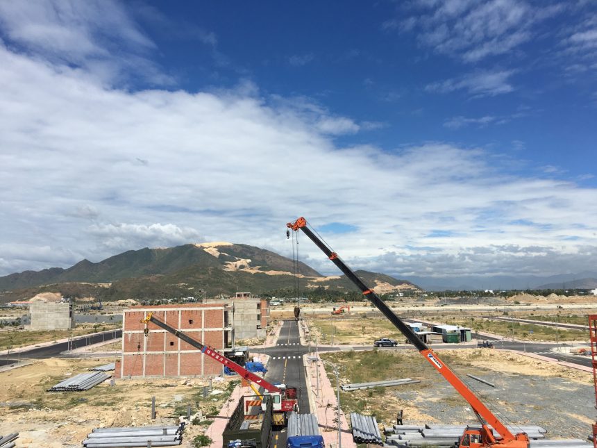 Thuê xe cẩu lắp dựng kết cấu nhà thép