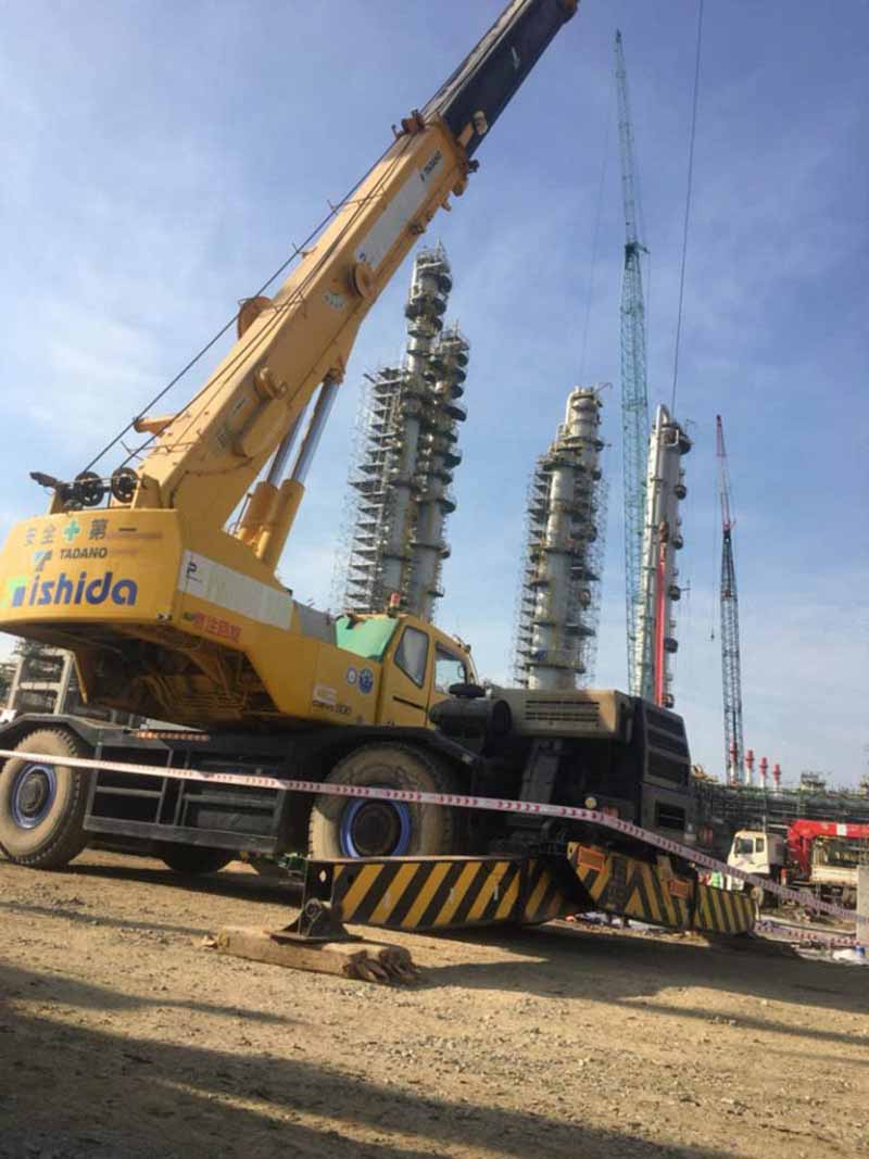 Thuê xe cẩu nâng hạ vật tư xây dựng