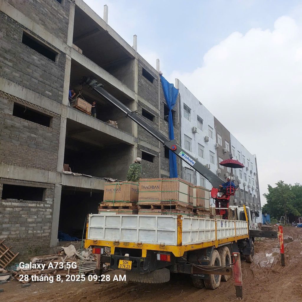 Dịch vụ vận chuyển nâng hạ bằng xe cẩu tự hành uy tín