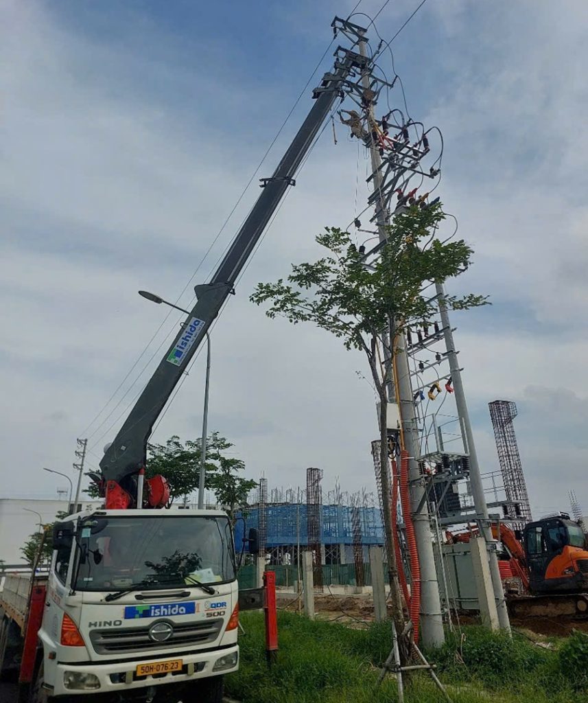 Dịch vụ vận chuyển nâng hạ bằng xe cẩu tự hành uy tín
