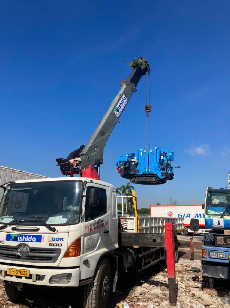Thuê xe cẩu vận chuyển tủ lạnh lên tầng cao