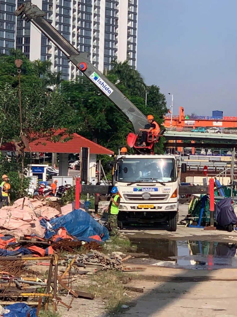 Thuê xe cẩu vận chuyển tủ lạnh lên tầng cao