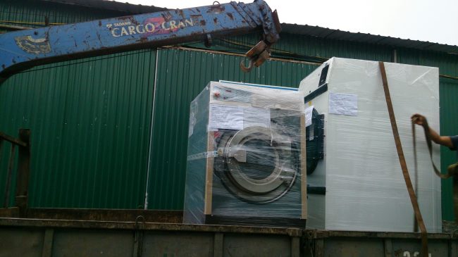 Thuê xe cẩu vận chuyển tủ lạnh lên tầng cao