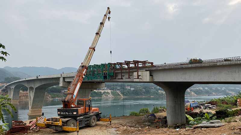 THUÊ XE CẨU VẬT LIỆU XÂY DỰNG 15 thue cau vat lieu xay dung 4