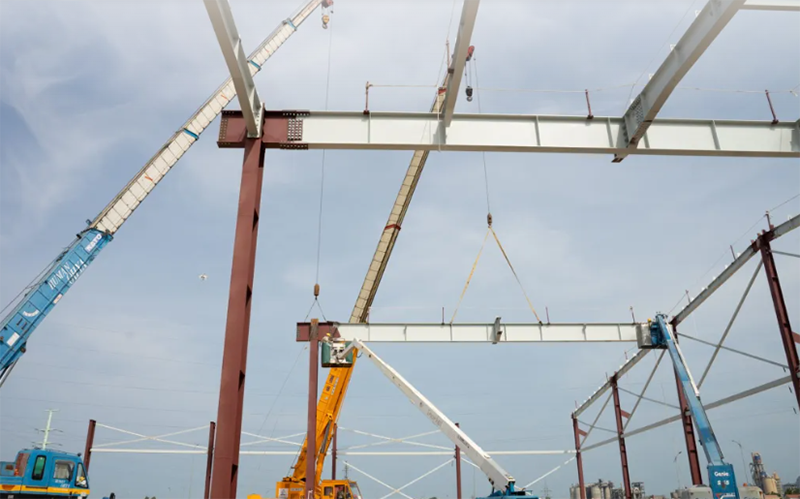 Ishida Việt Nam cho thuê xe cẩu tự hành thi công nhà xưởng