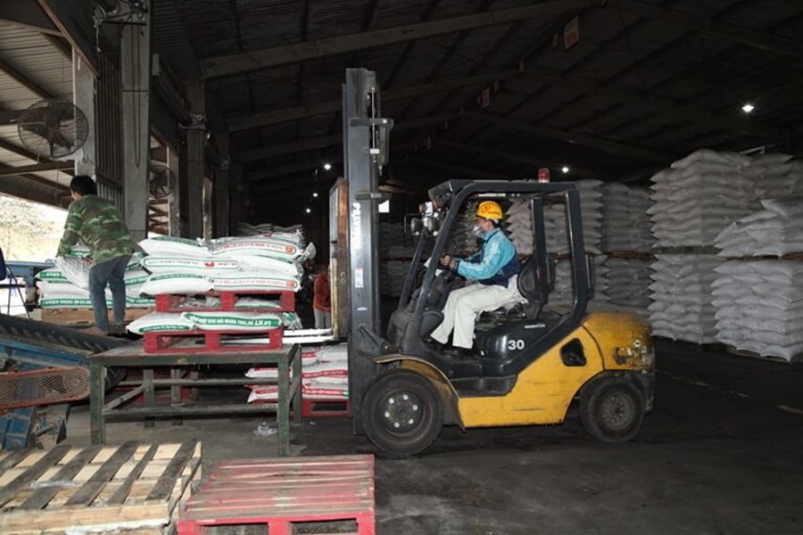 Thuê xe nâng hàng Hà Nội uy tín chuyên nghiệp