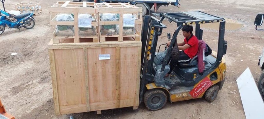 Cho thuê xe nâng hàng bốc xếp hàng hoá 