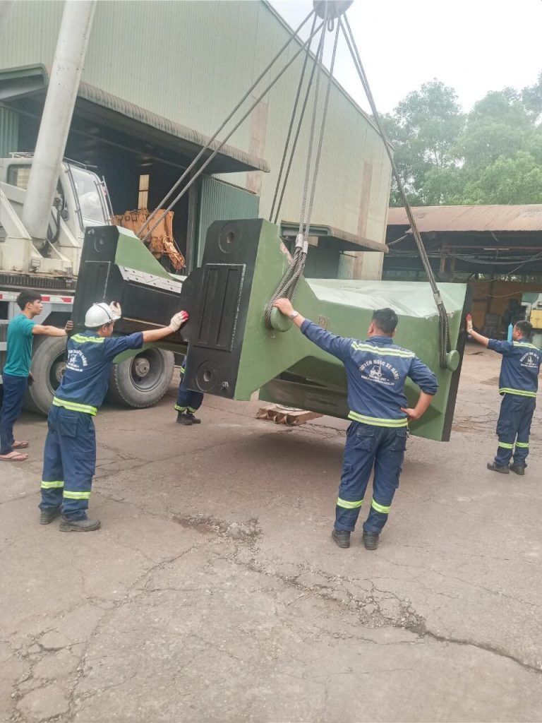 DỊCH VỤ THUÊ XE CẨU THÁO DỠ MÁY MÓC THIẾT BỊ 5 Thuê xe cẩu tháo dỡ máy móc thiết bị