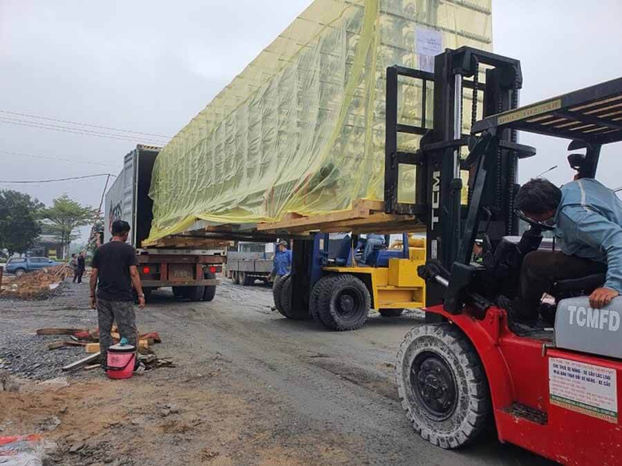 Dịch vụ cho thuê xe nâng hàng rút hàng container