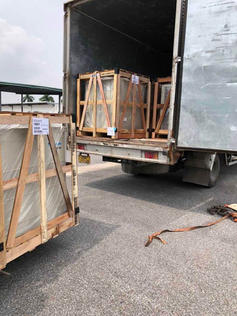 Dịch vụ cho thuê xe nâng hàng rút hàng container