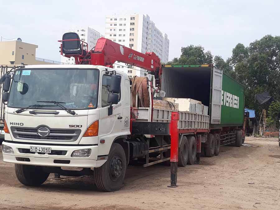 Dịch vụ cho thuê xe nâng hàng rút hàng container