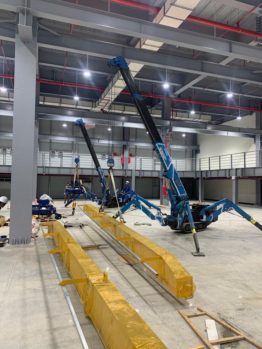 Thuê Xe Cẩu Chân Nhện Lắp Cầu Trục Nhà Xưởng
