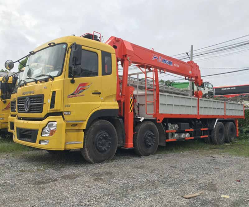 Thuê Xe Tải Cẩu Làm Việc Tại Nhà Xưởng