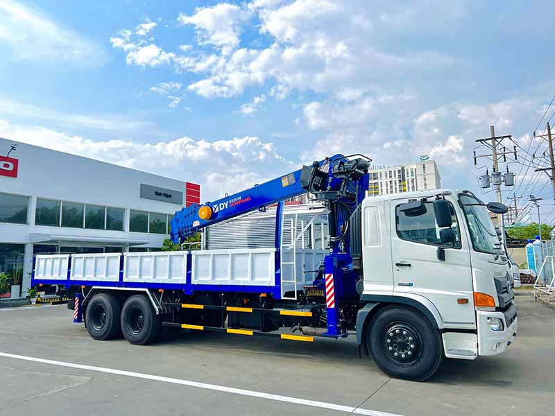Thuê Xe Tải Cẩu Làm Việc Tại Nhà Xưởng