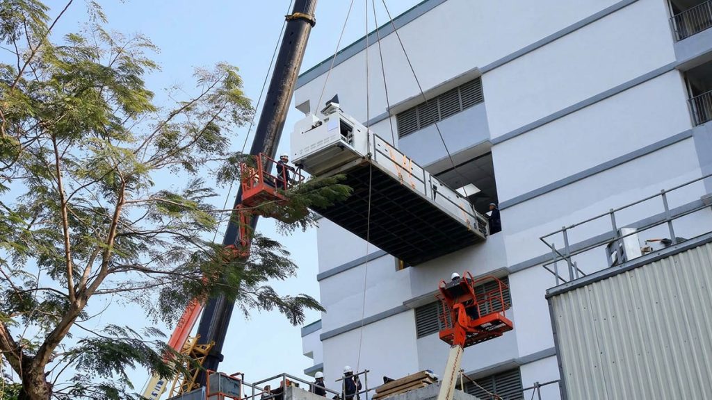 Thuê Xe Cẩu Lắp Đặt Máy CNC Nhanh Chóng Giá Tốt 2 Vì sao việc lắp đặt máy CNC cần đơn vị cẩu chuyên nghiệp