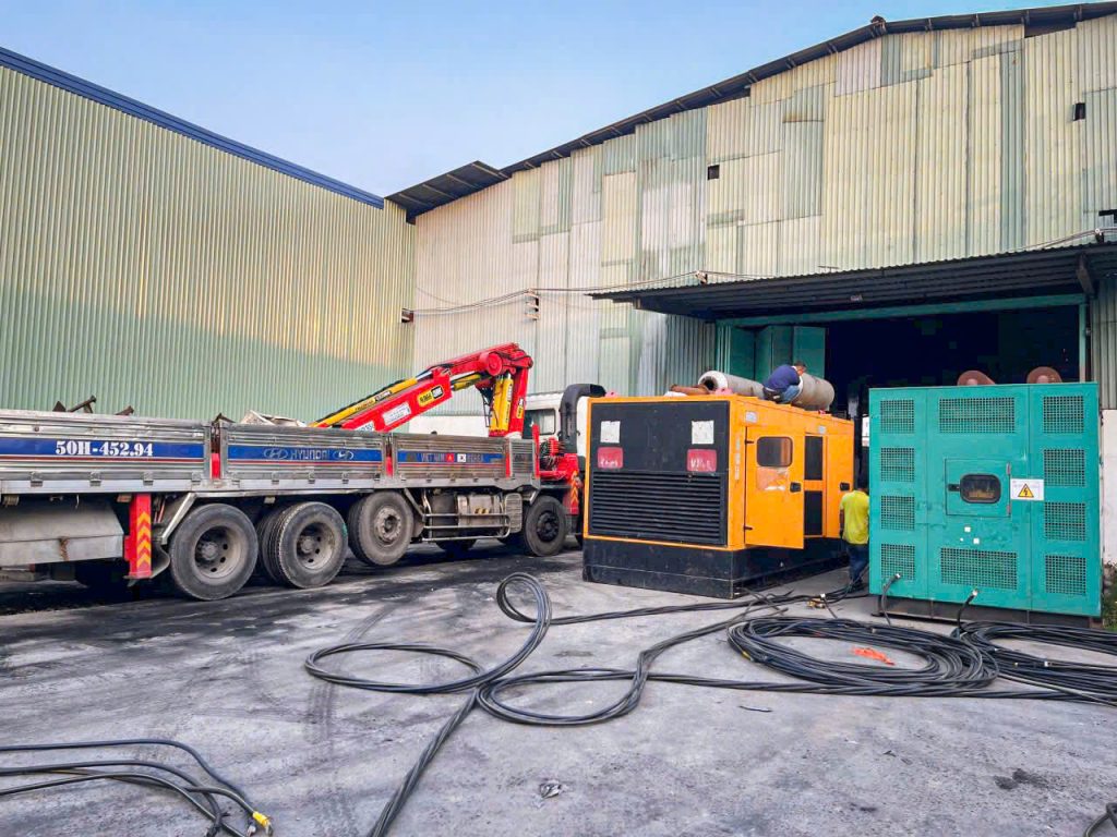 Thuê xe cẩu lắp đặt máy phát điện